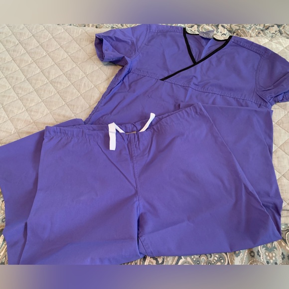 NWOT Urbane Scrub Set - Picture 5 of 12